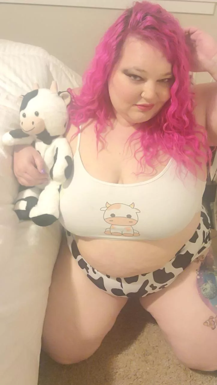 Who's gonna cum be my new cuddle buddy?