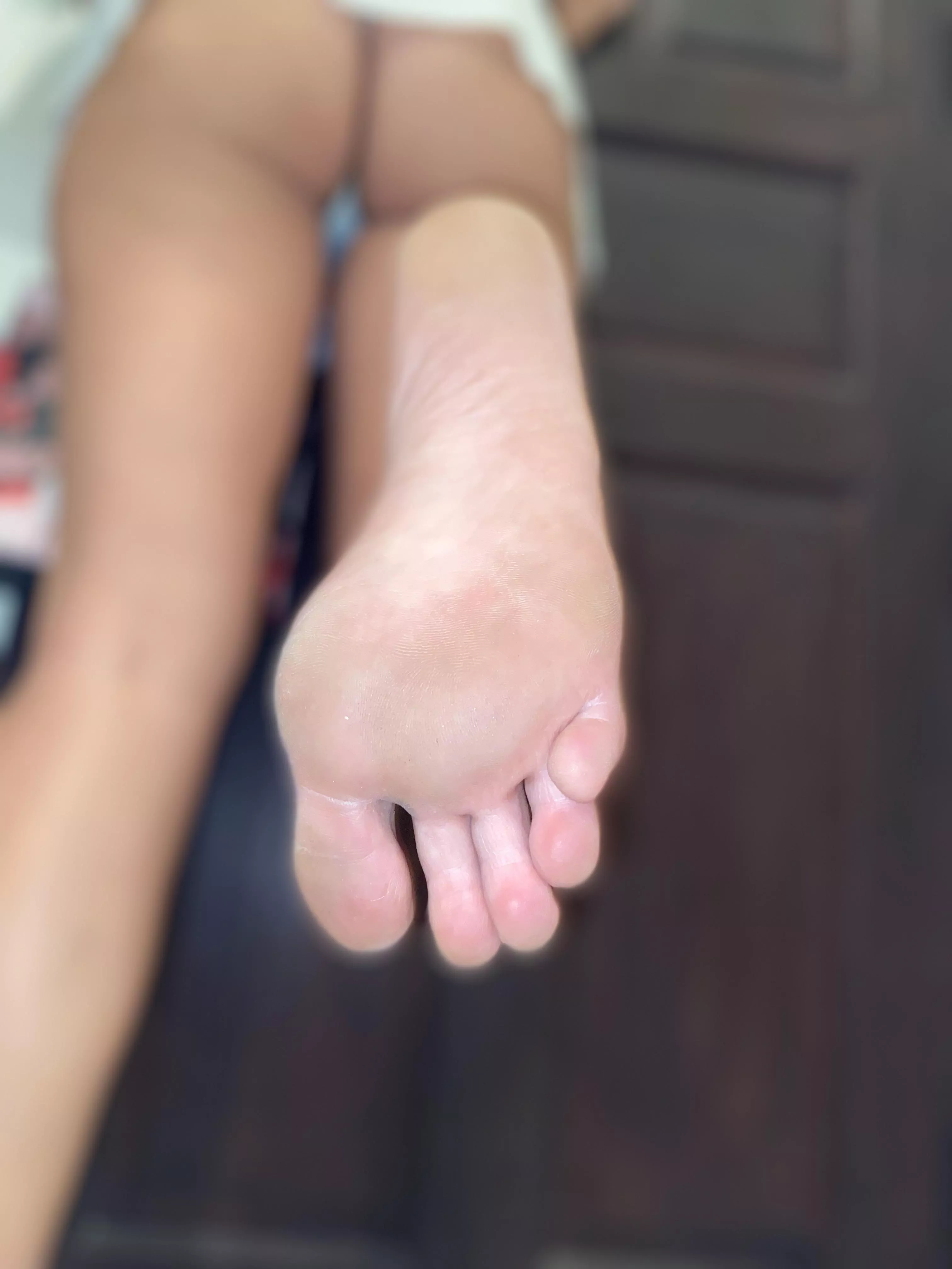 Who’s gonna lick my soles till they’re squeaky clean?