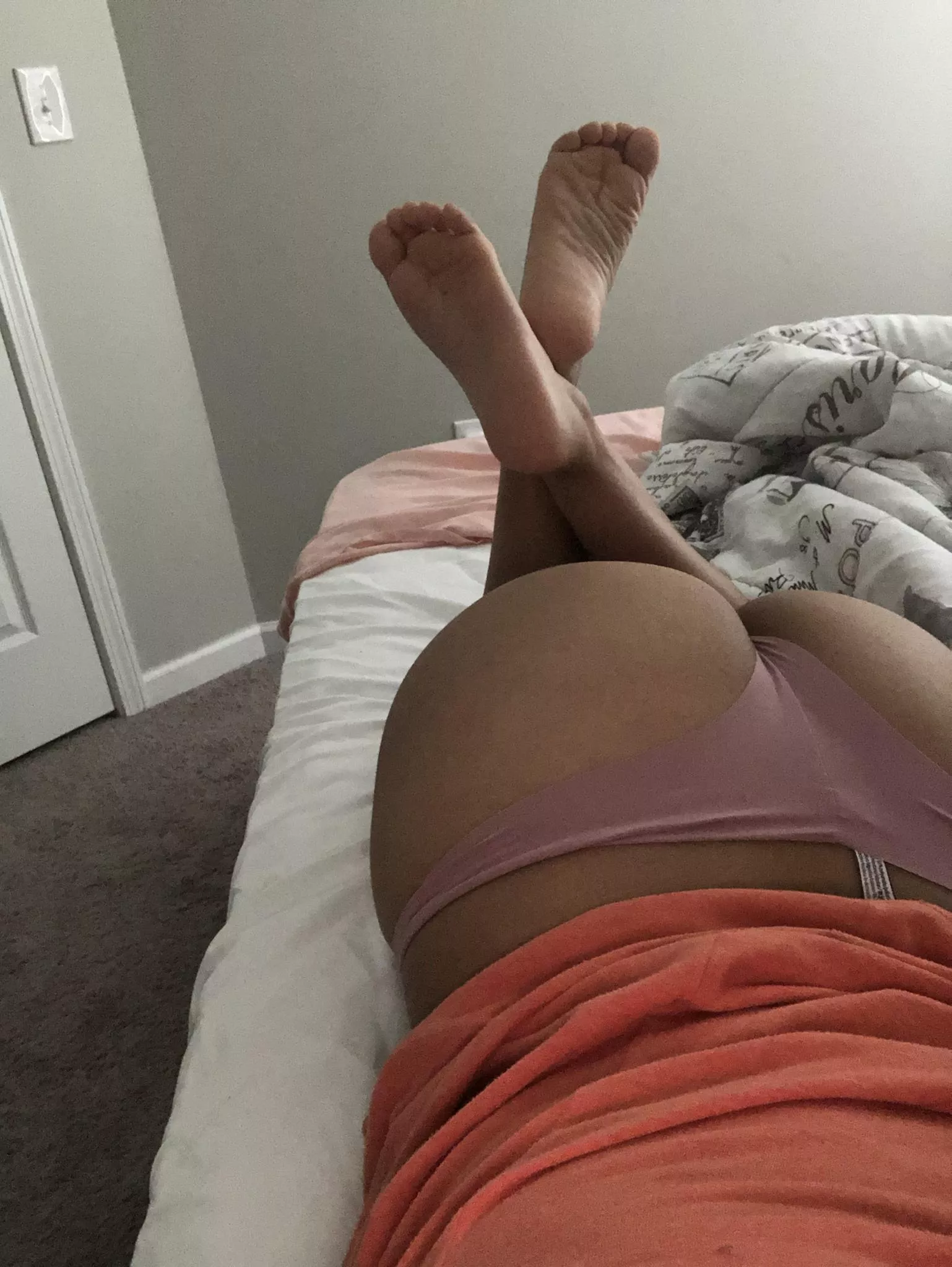 Who’s hungry for a petite 4’9 Latina?? 😋🤤😈