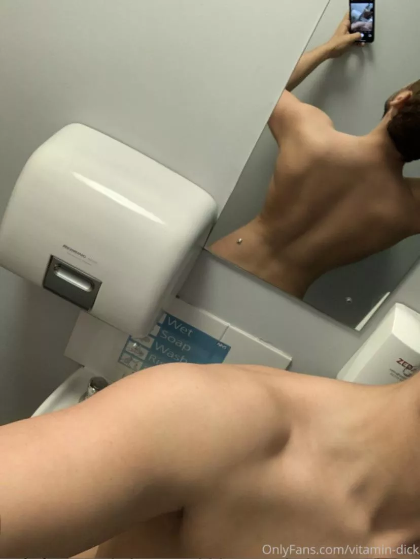 Whoβs like to see me from behind? π₯ perhaps a little lower? π Whoβs like to see me from behind? π₯ perhaps a little lower? π