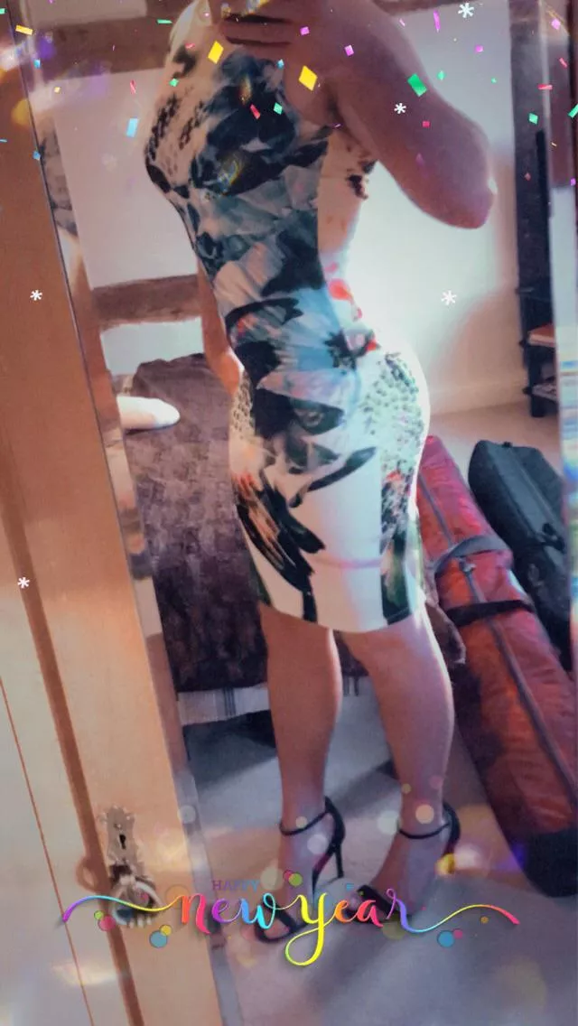 Who’s my New Years kiss then!!?? 💋