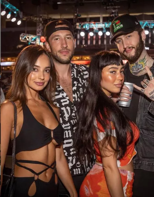 Who’s the girl on the right. I know I’m down bad but please help I can’t figure it out