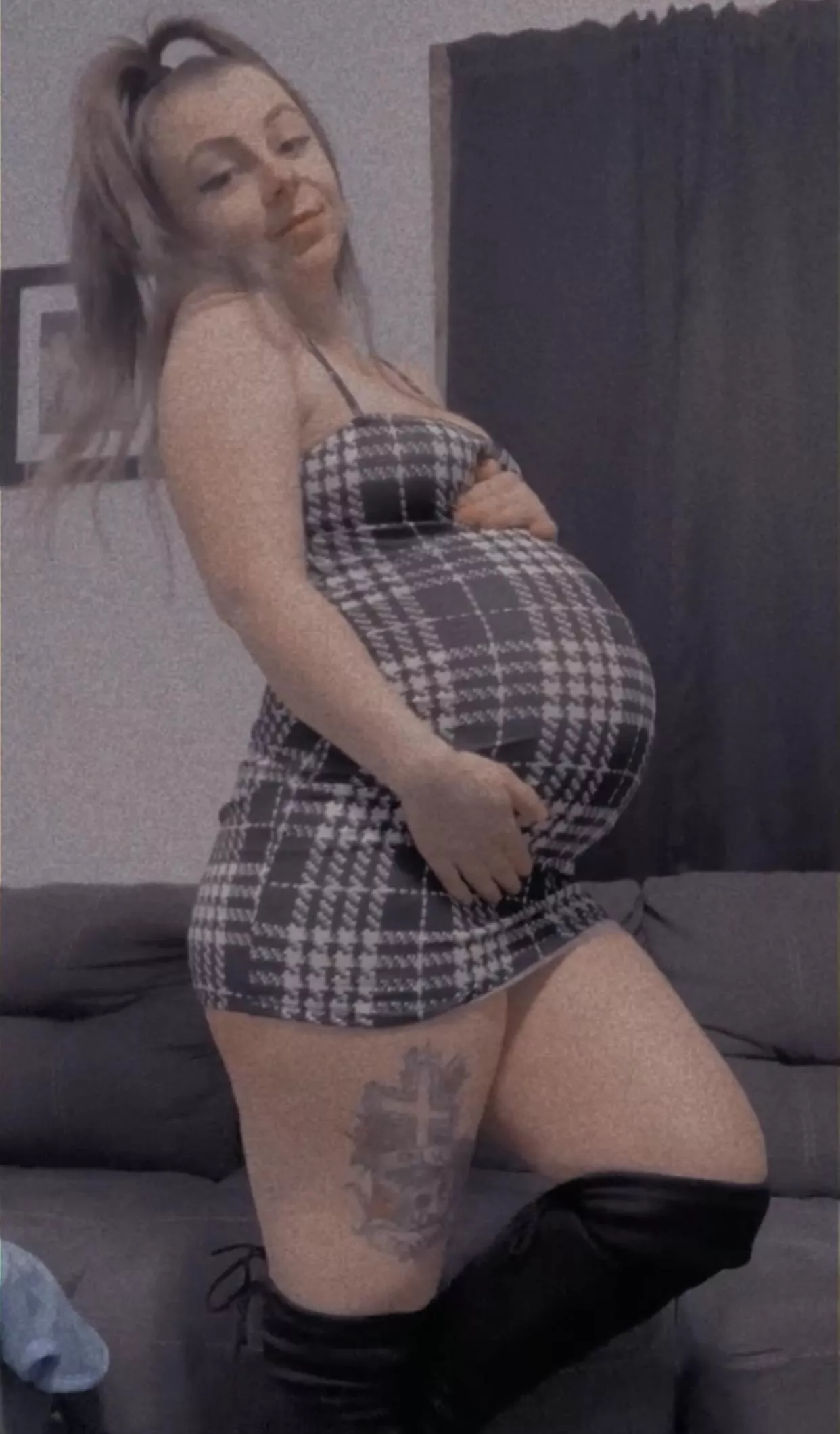 Who’s trying to see my 😻 I’m due here in 4 days an I’m definitely gonna miss being pregnant !!! I love being constantly 💦💦💦 an turned on so easily 😜 I’m surprised I haven’t got fucked into labor yet 😈😈