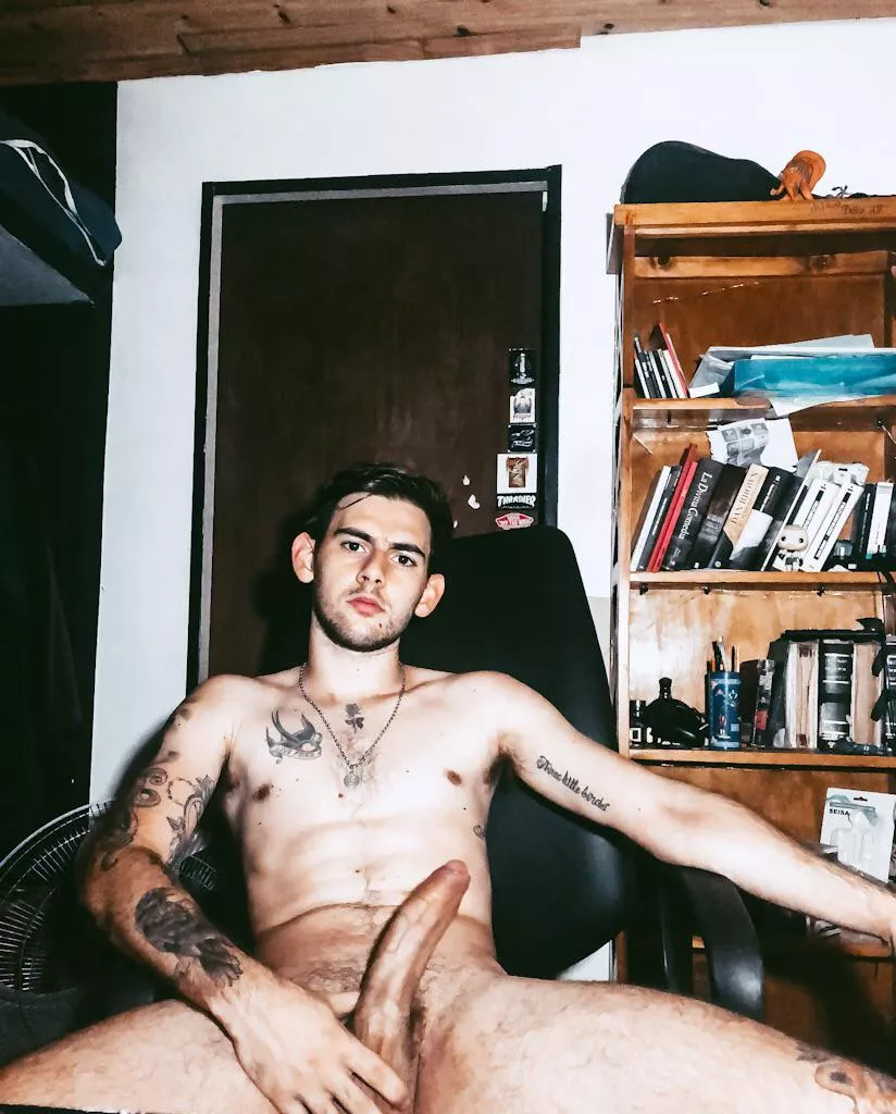 Who’s up? I can’t sleep cum get some fun