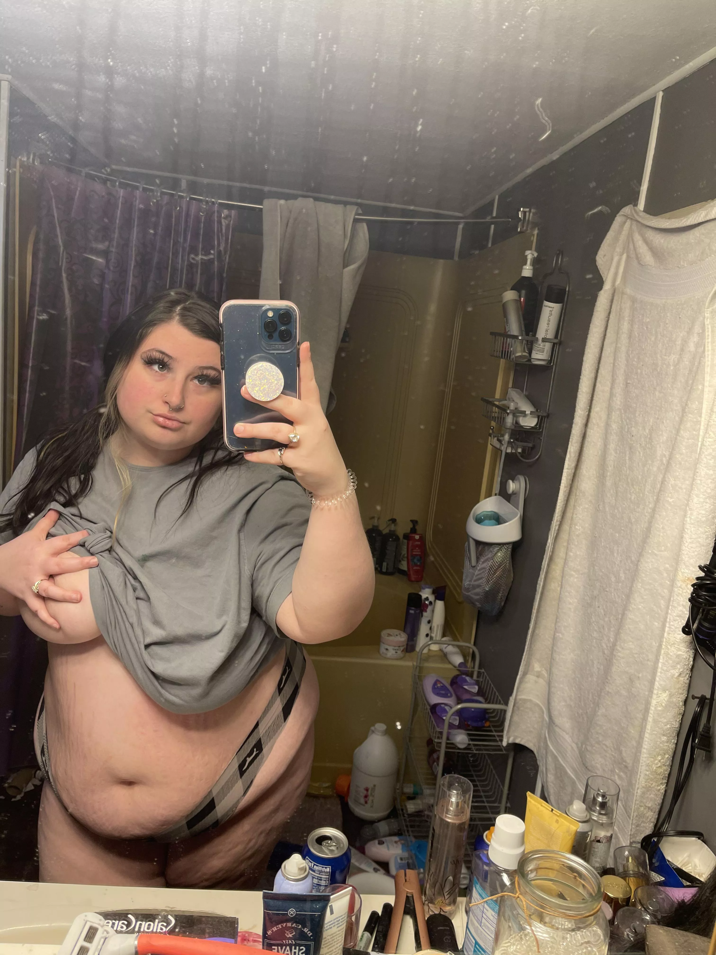 Who’s up rn ??😜