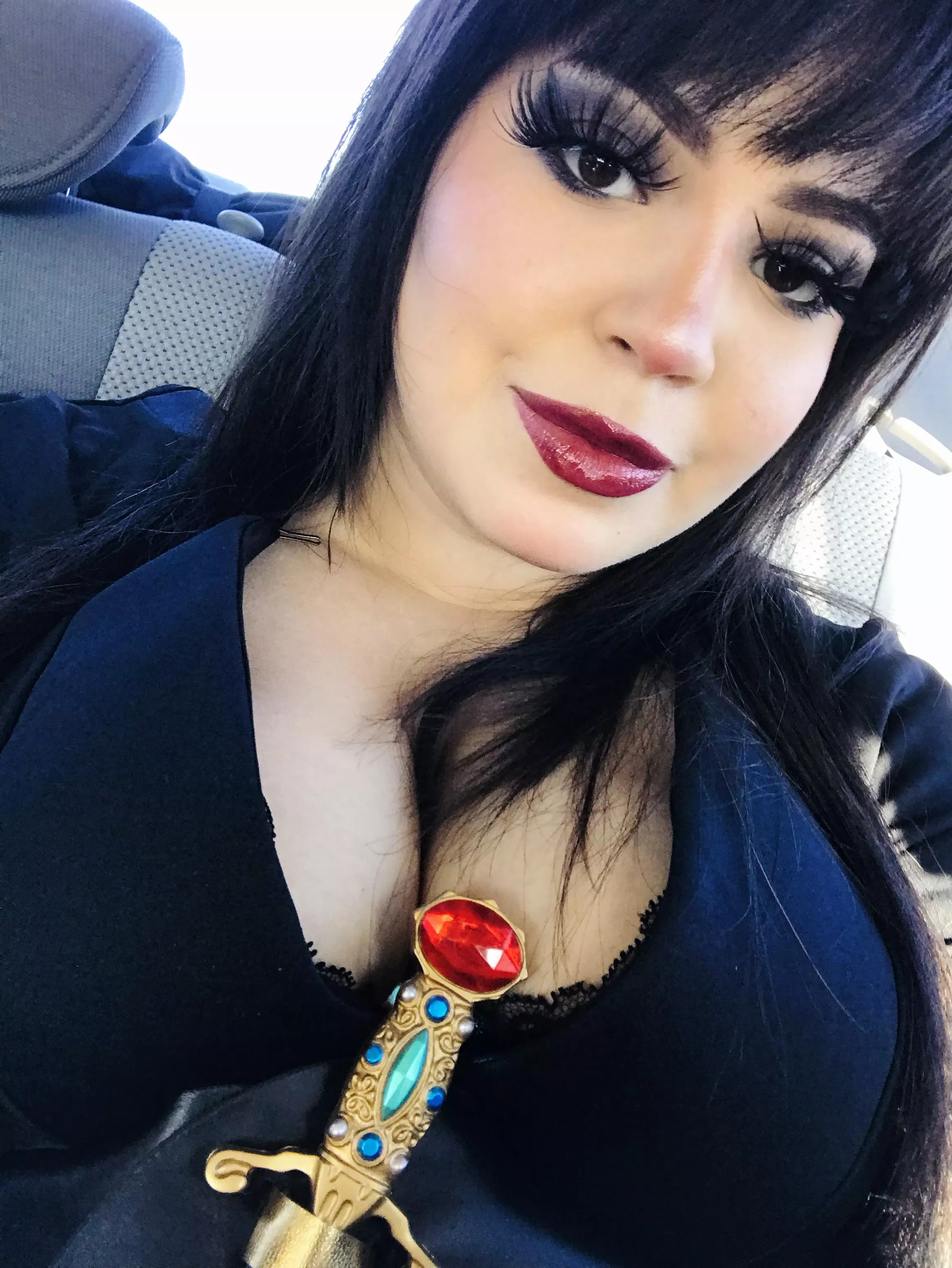 Who’s up rn?🖤😊