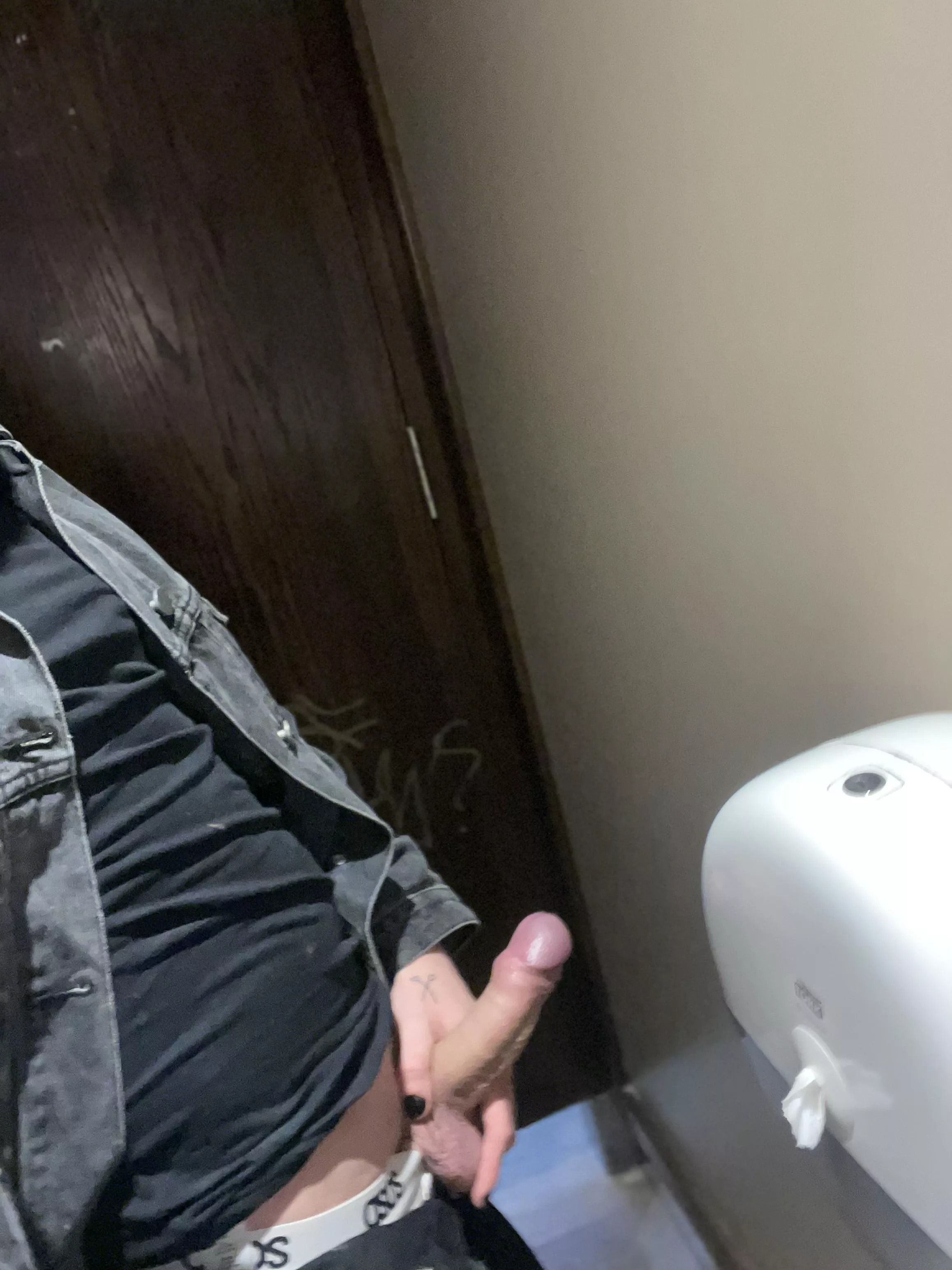 Who’s walking in and sucking 😈😈😈