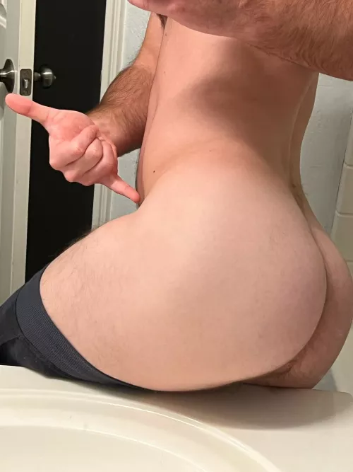 Who’s winning the super bowl? If your team loses it’s okay because I still have a phatty. Link in bio.