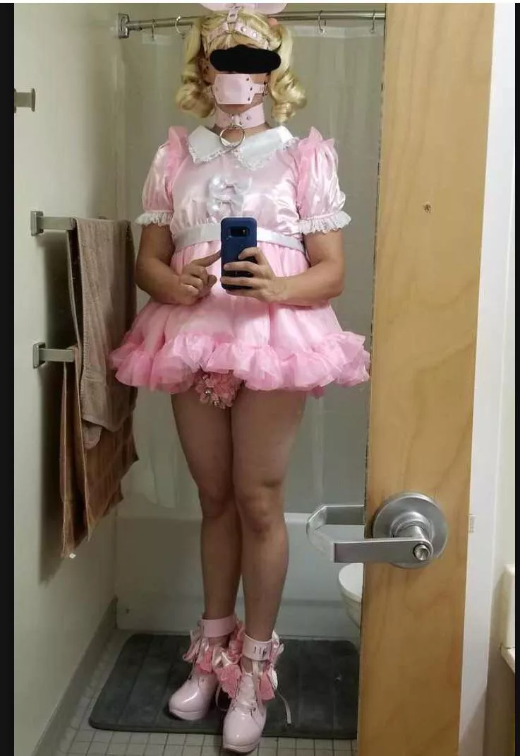 Why did my daddy buy me this outfit? Its so embarrassing π Why did my daddy buy me this outfit? Its so embarrassing π
