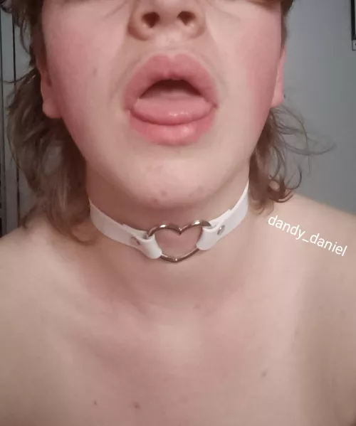 Why is no one fucking my mouth right now :(