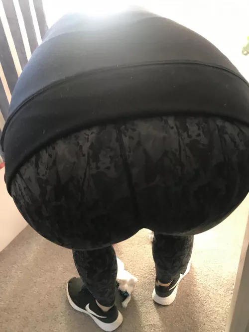 Wife, 35, off to the shops in her gym leggings