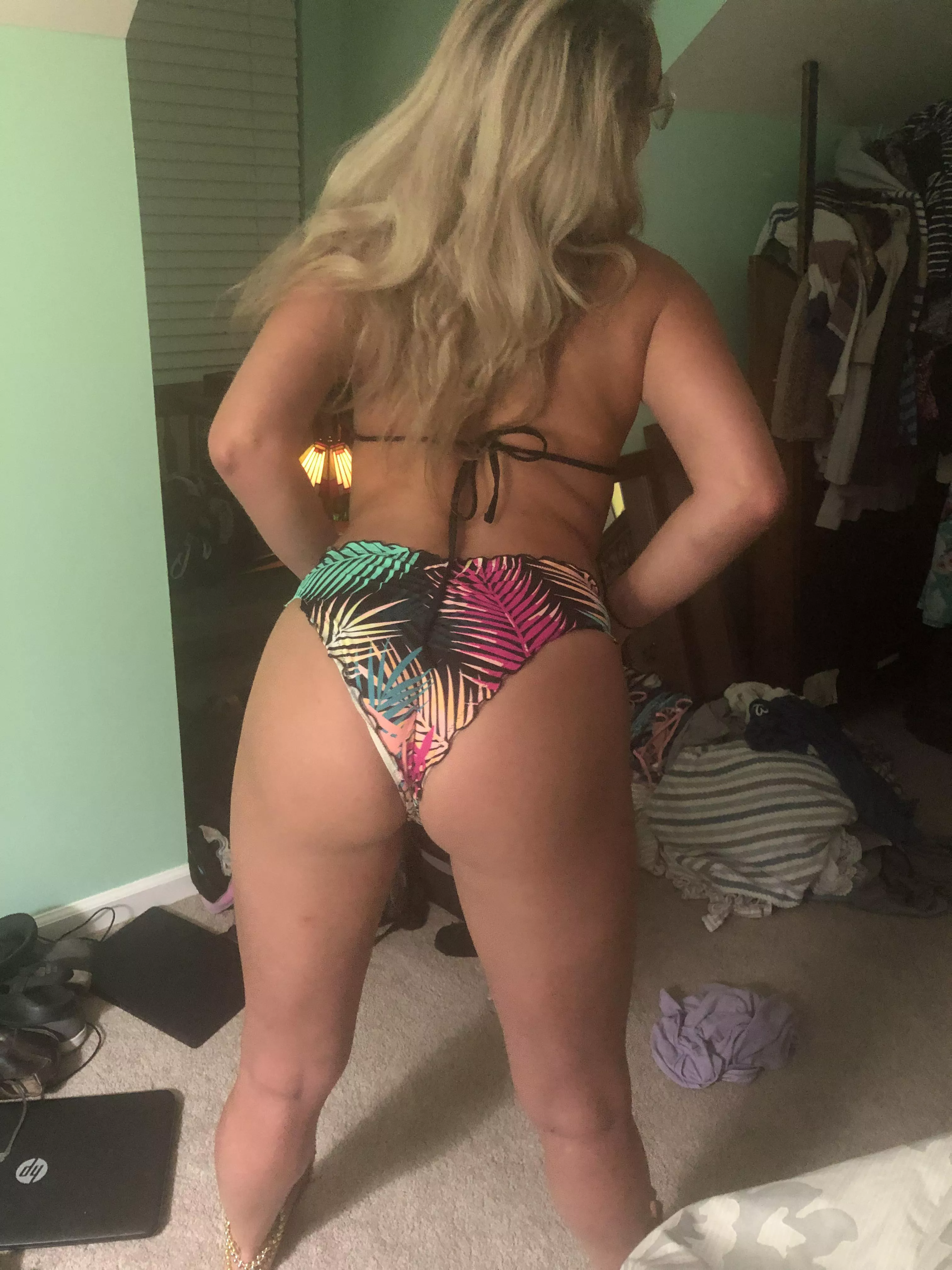 Wife doesn’t think people would pay to see her naked. Is she wrong? Wife doesn’t think people would pay to see her naked. Is she wrong?