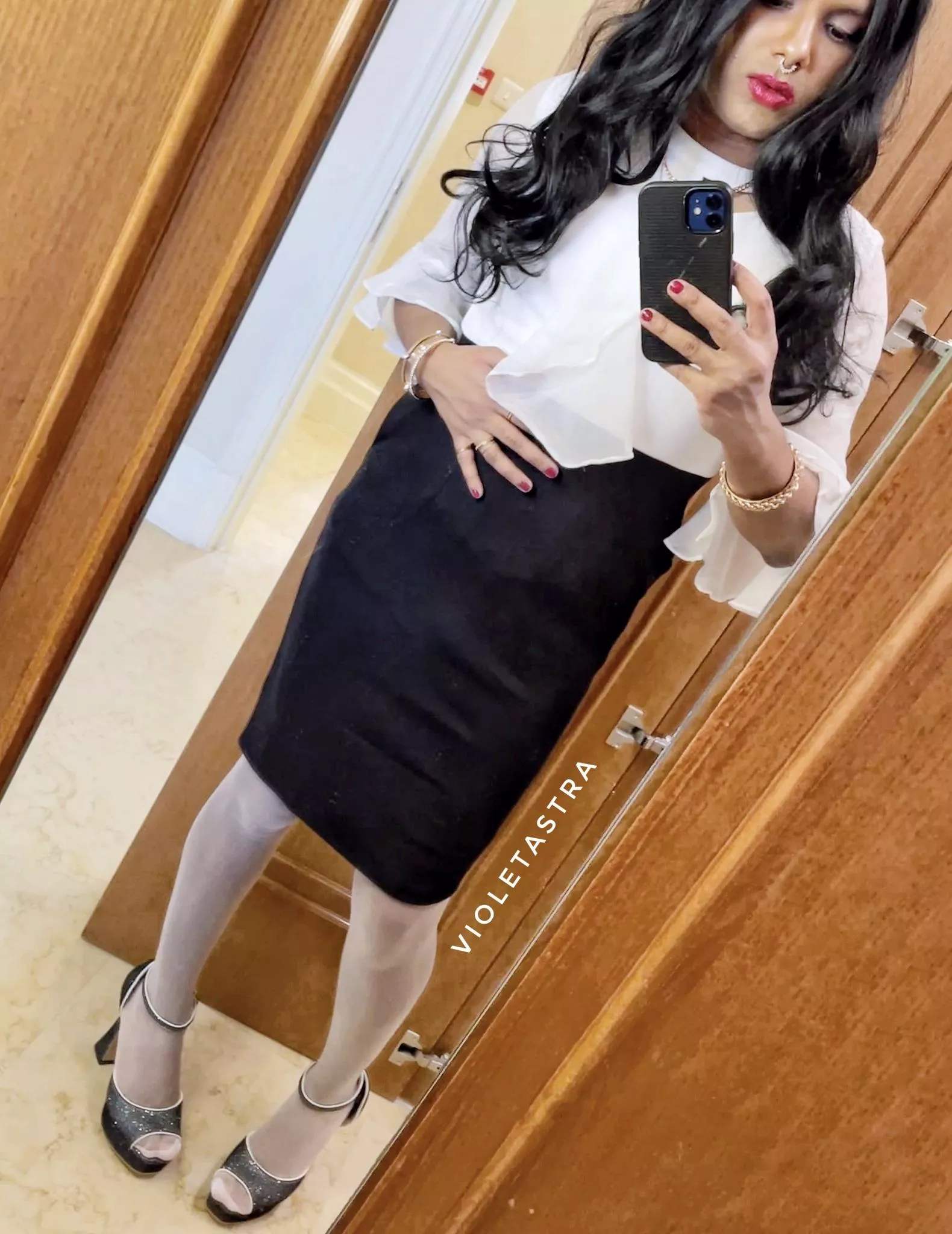 Wifey ready to host the work Christmas party ✨