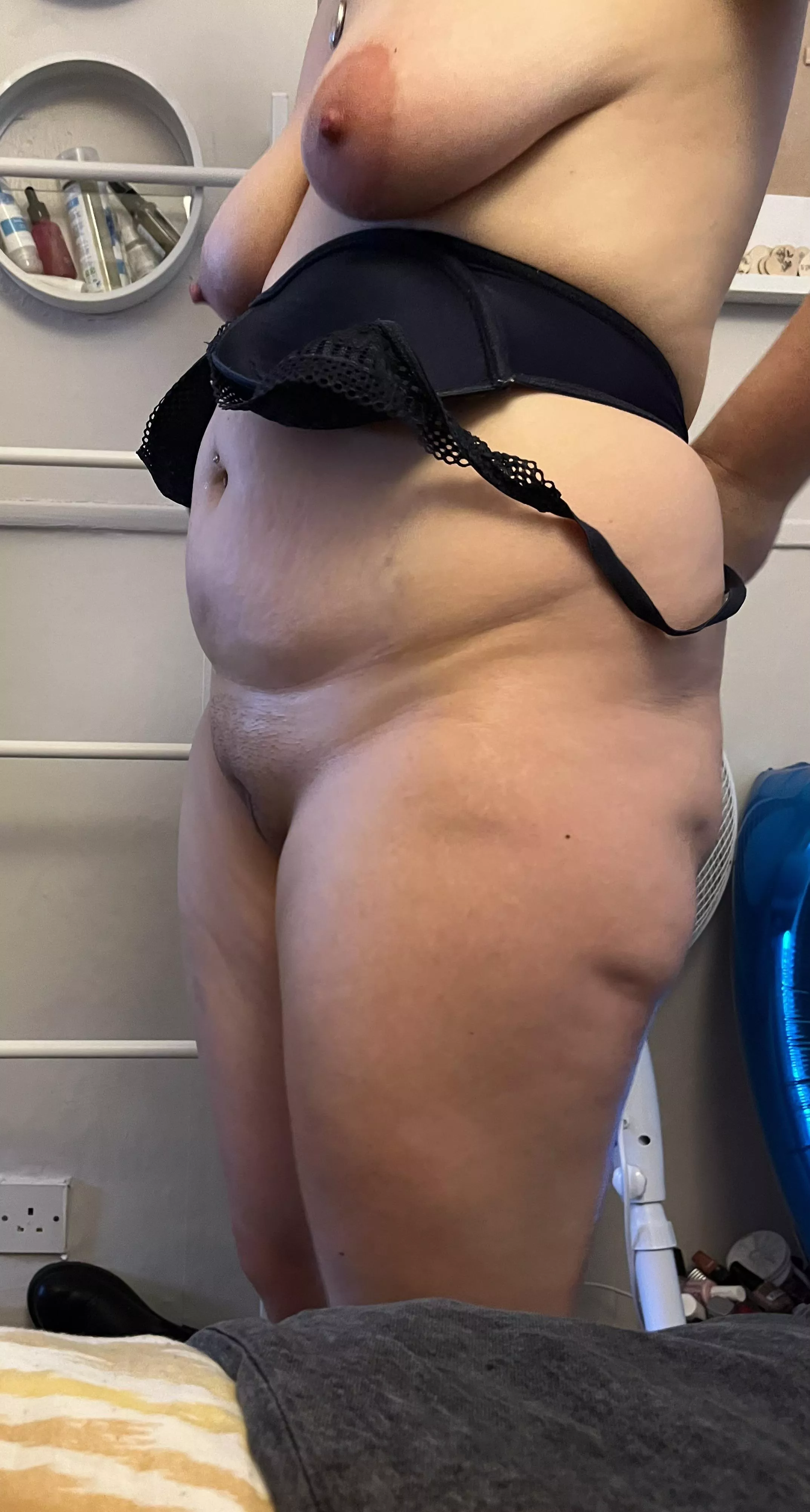 Wifey’s gorgeous milf titties, mummy tummy n shaved pussy 🔥🥵💦