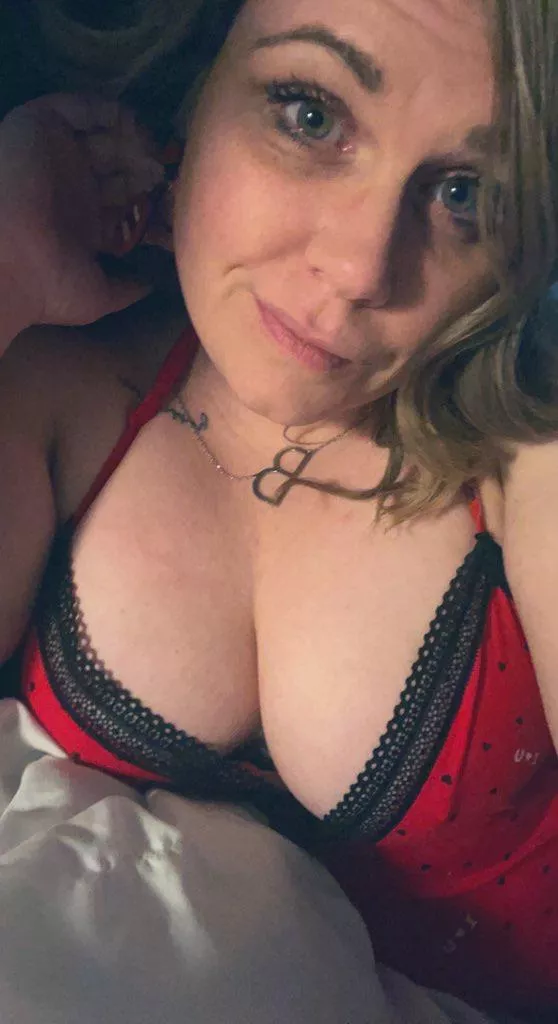 Will you be my valentine daddy? 🥺 [image]