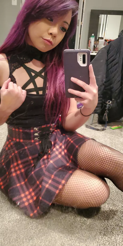 Will you make me your big tiddy goth gf if I say please?