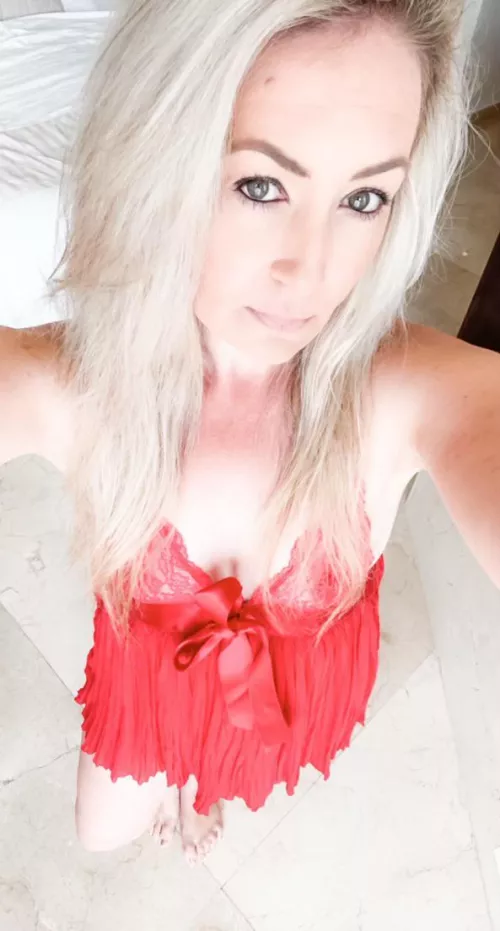 Will you pound my tight asshole please daddy? My husband won’t do it 😈