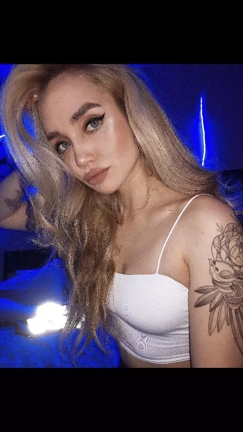 will you really just scroll on? I am a very sweet and hot girl 🔥🍓