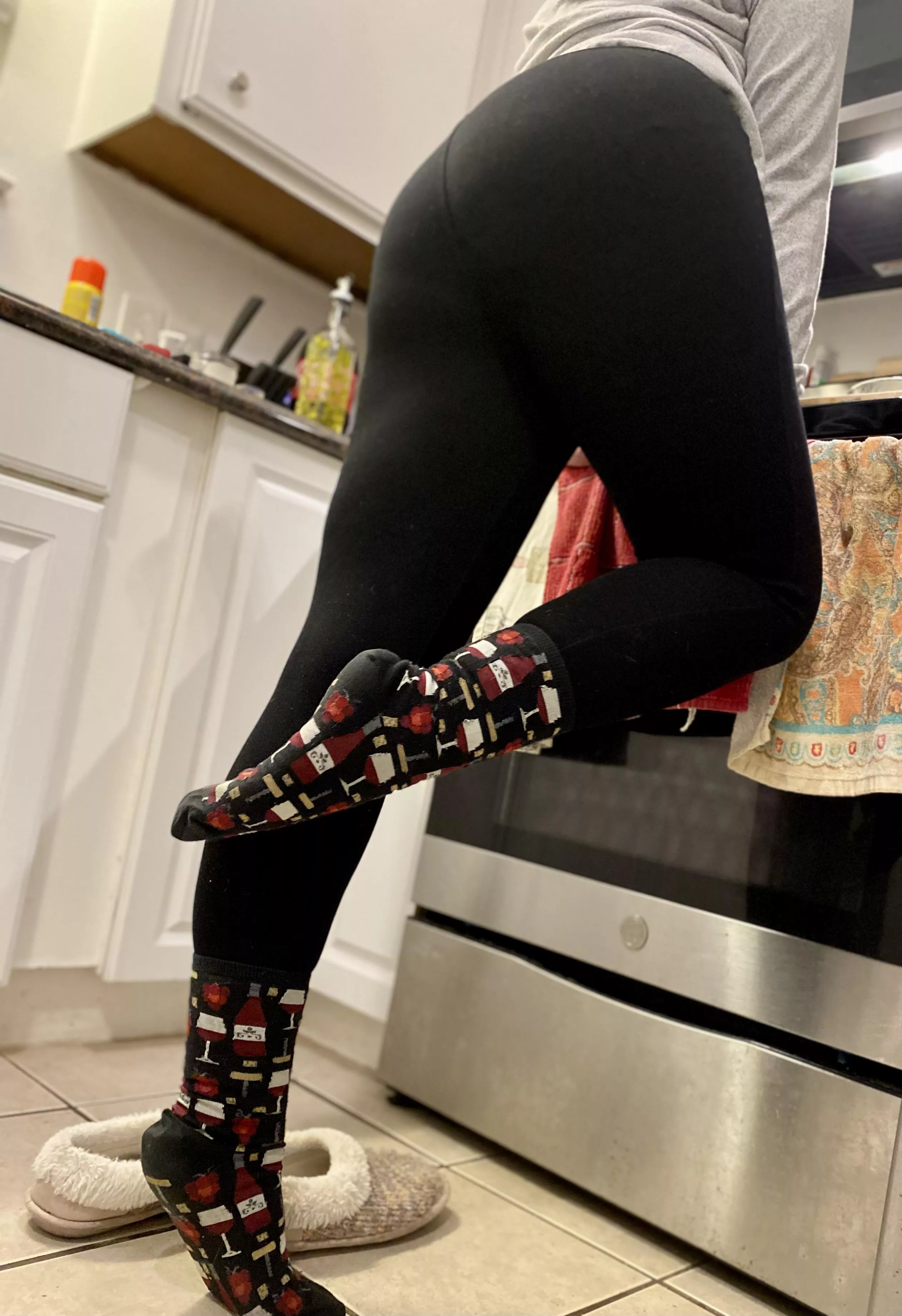 Wine socks for thirsty Thursday 🍷