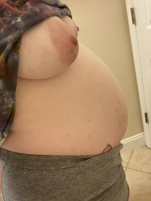 Wish o had someone to suck on these mommy milkers while I came
