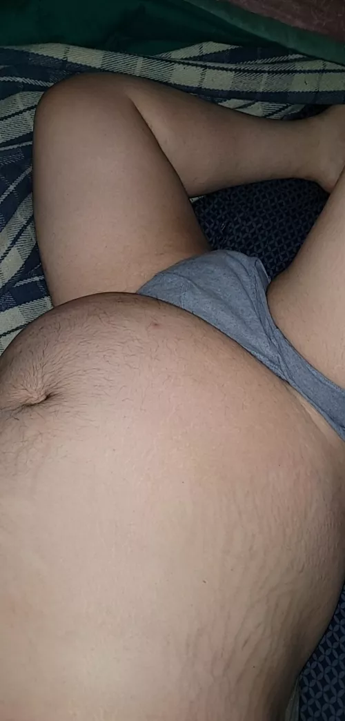 Woke up feeling like a hoe today. Too bad i have to go to work