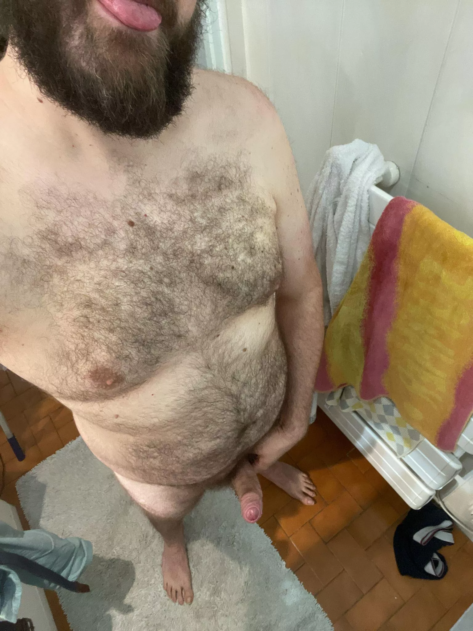 Woke up like this. Someone wanna get on their knees? 😏