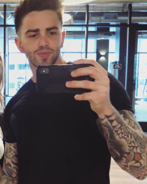 Woke up. Worked out. Realized I’ve been living in a hole. Decided to become a redditor.