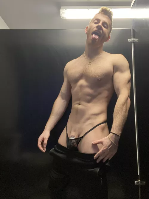 Wonder what people at the gym would think if they knew what I was wearing underneath 🥵