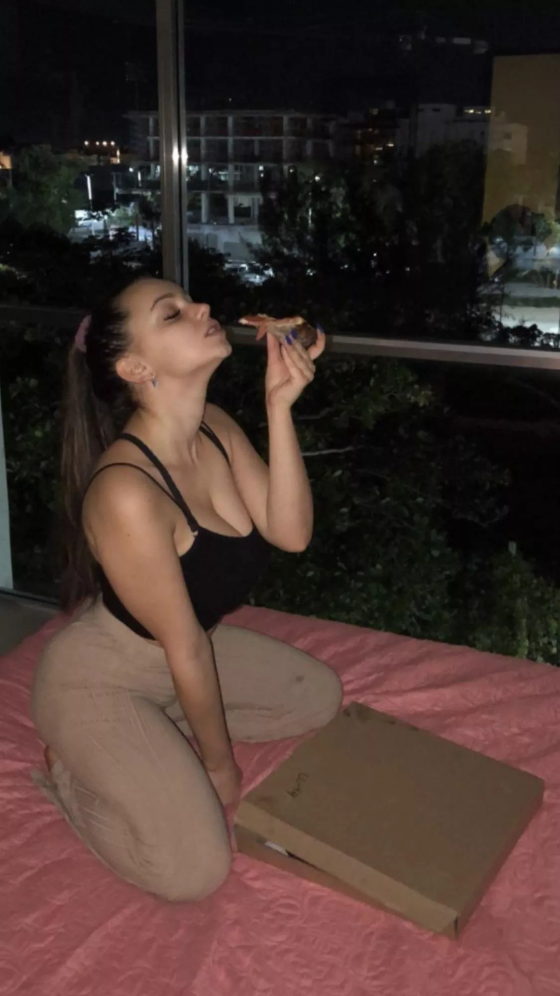 Wonder what she’s thinking about 🍆🍆🍆💦💦💦