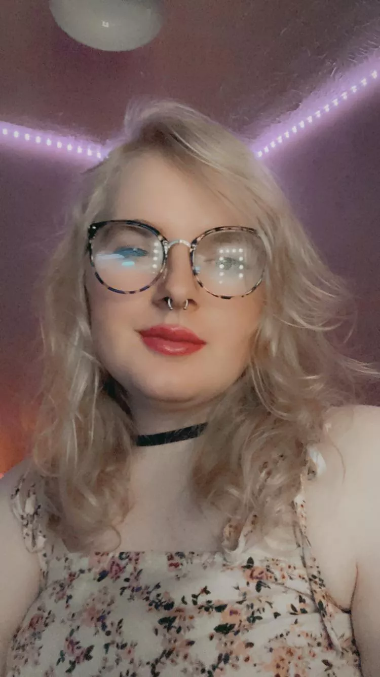 Wonder what these lips could do 😌