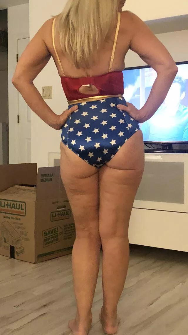 Wonder Woman cosplay by The DeeEeeBee