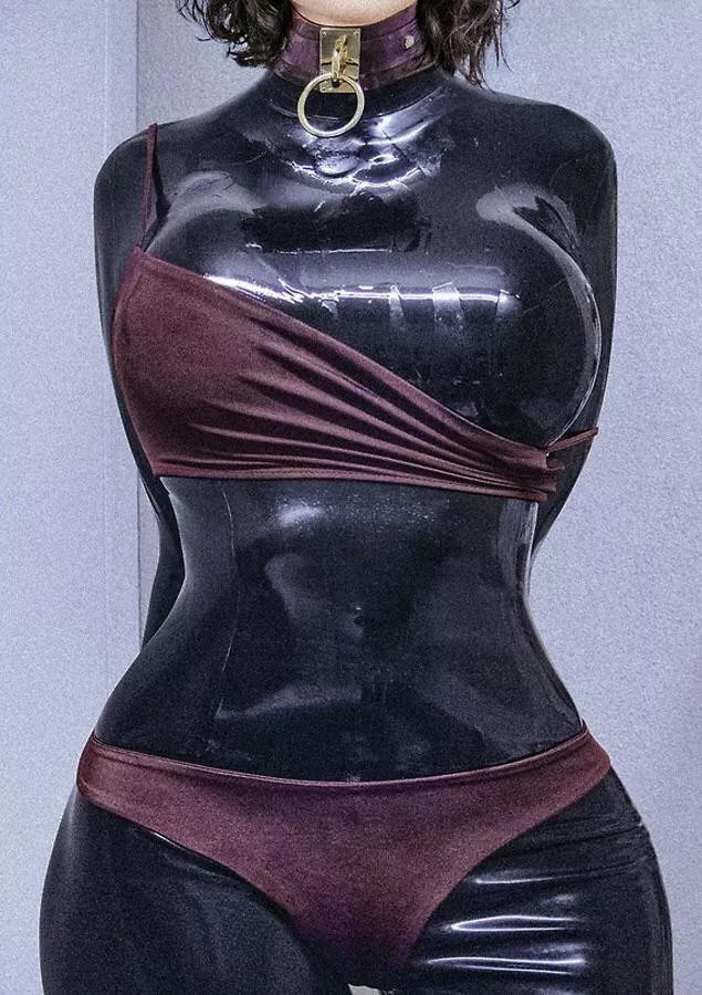Wonderful curves under a black latex catsuit under clothes Wonderful curves under a black latex catsuit under clothes