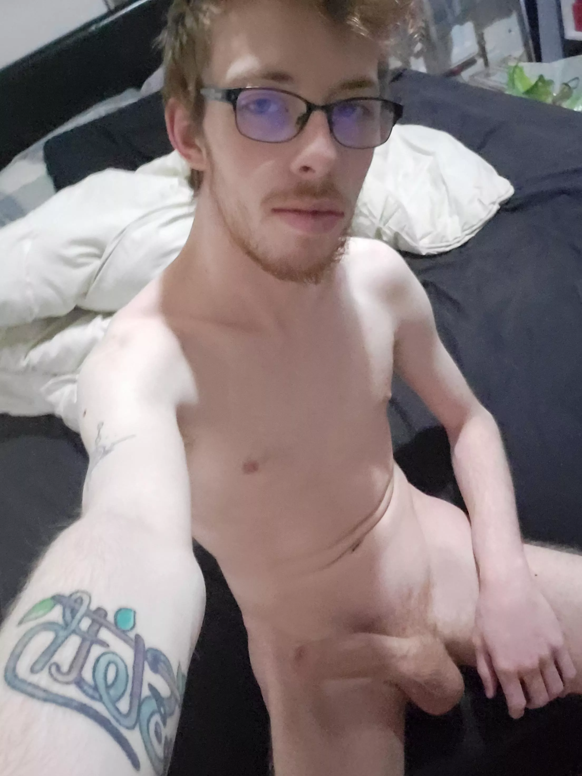 Wondering who I could convince to rail me for Christmas ☺