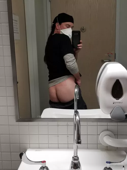 Workin' in the hospital butt...🤧🤪