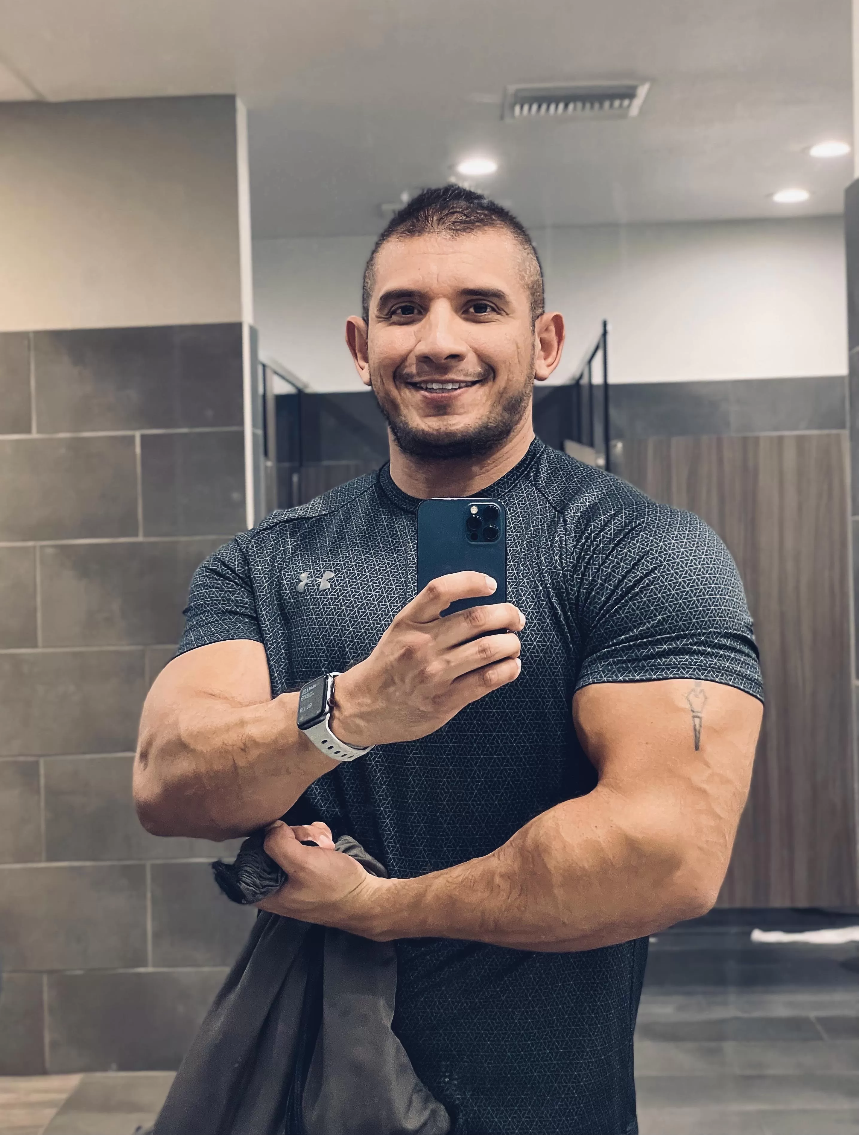 Working on my gun show pew pew Working on my gun show pew pew