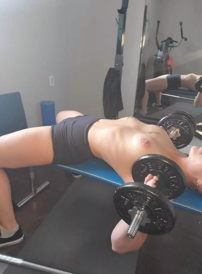 Working on my pecks whatcha think (f) Working on my pecks whatcha think (f)