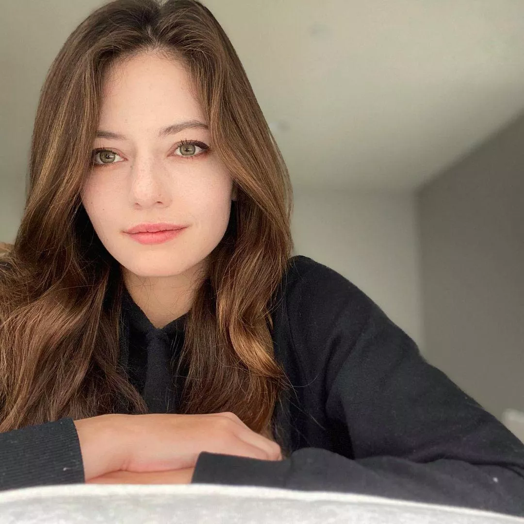 Working out another load for Mackenzie Foy