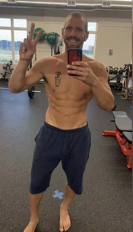 Workout is done. Who wants to hit the showers?!?! 🍆 🍑 Workout is done. Who wants to hit the showers?!?! 🍆 🍑