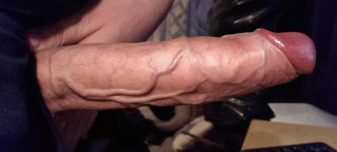 Works sucks today but do you? Bored and horny at my desk