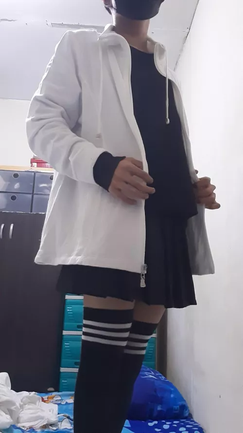 Would a choker compliment this look? >~<