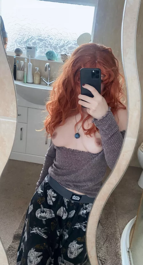 Would anyone here choose the quiet, bookish nerdy girl? 🥰