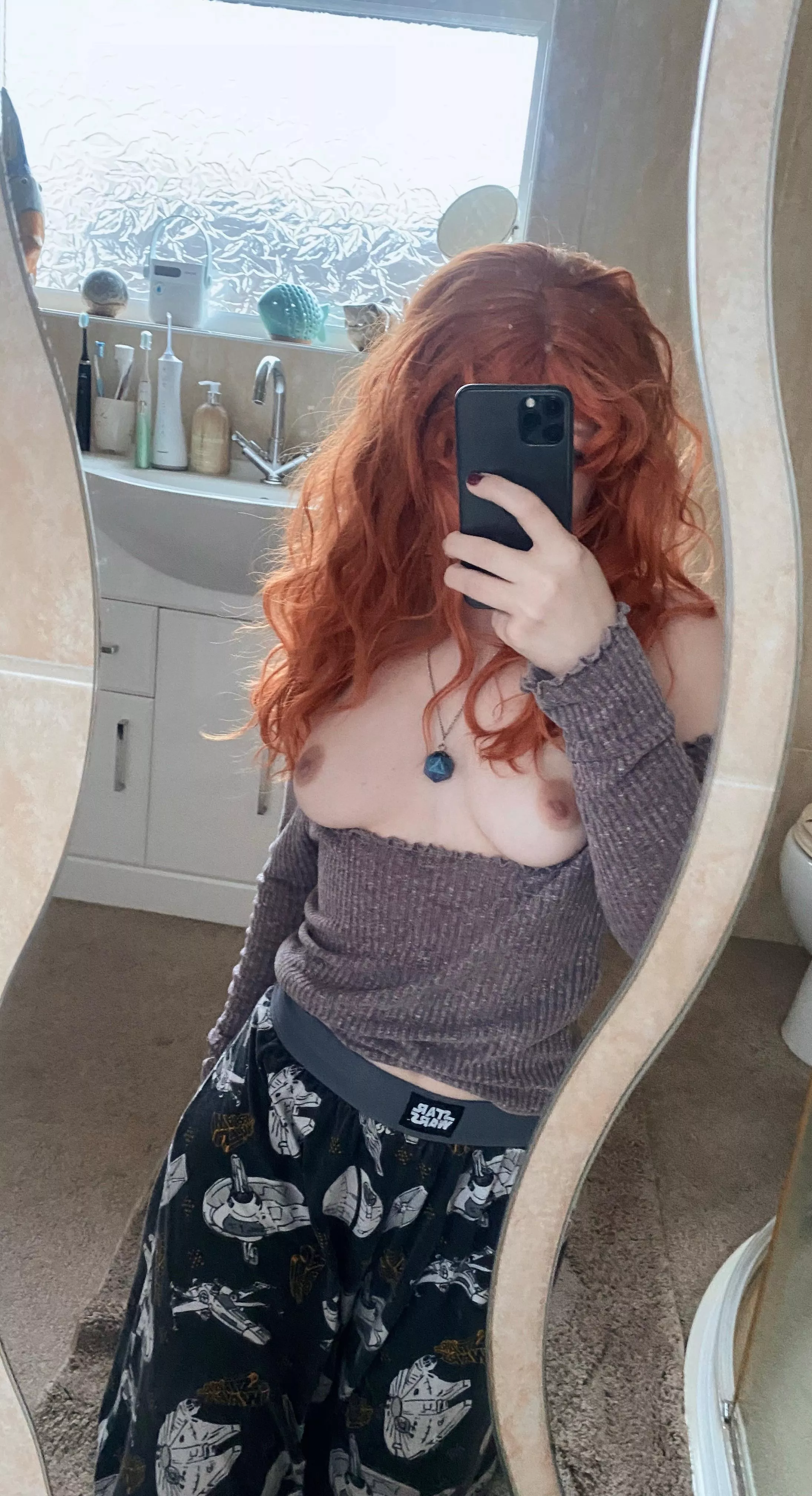 Would anyone here choose the quiet, bookish nerdy girl? 🥰