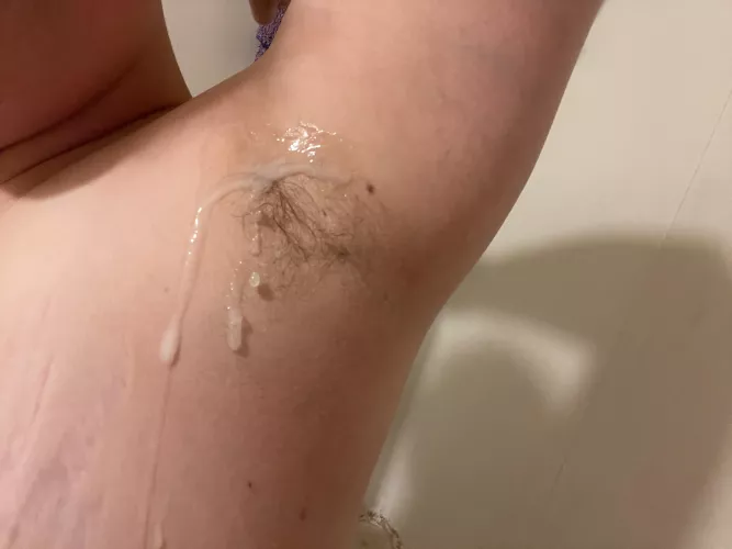 Would anyone here like to see more of my armpits?😘