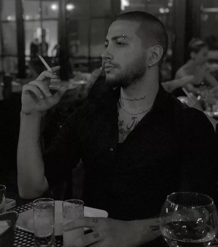 •Would anyone really want to feel my every inches? [8 •Would anyone really want to feel my every inches? [8