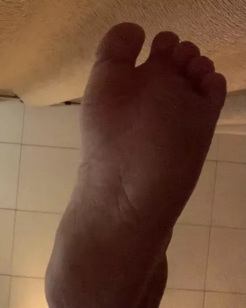 Would love my size 13 feet to be worshipped
