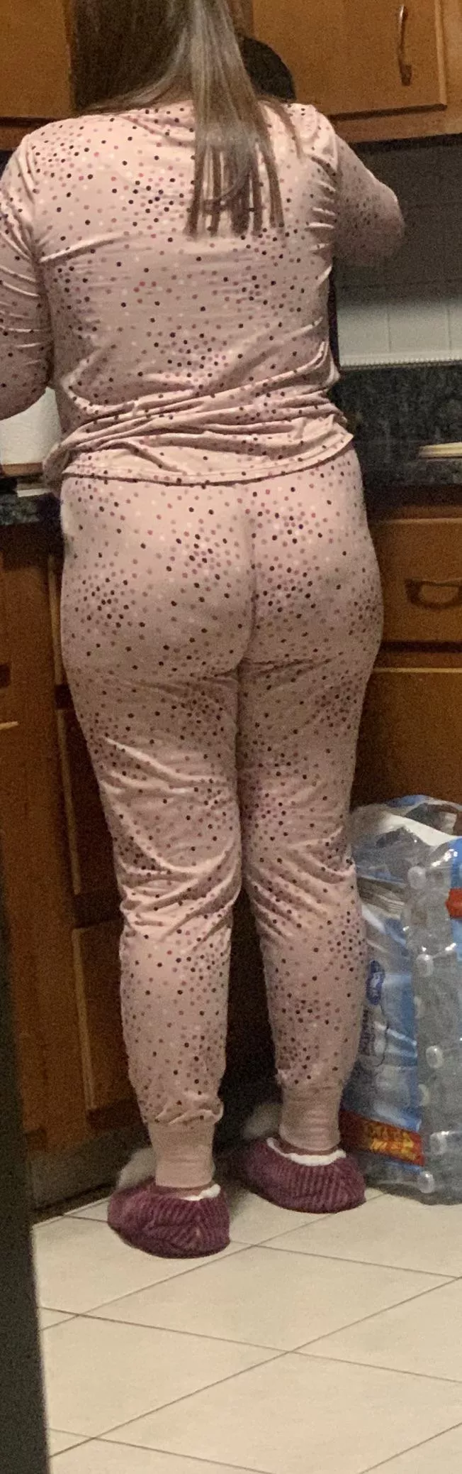 Would love to see a big bully cock pounding this thick pawg
