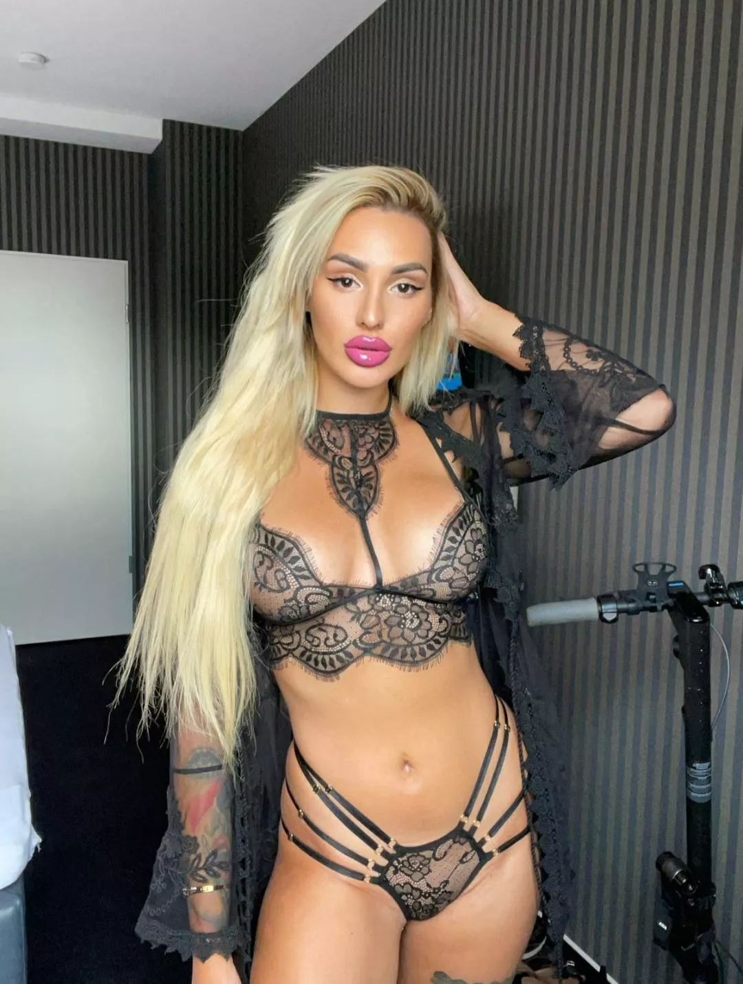 would make my day if at least one person loved my body in this lingerie😇