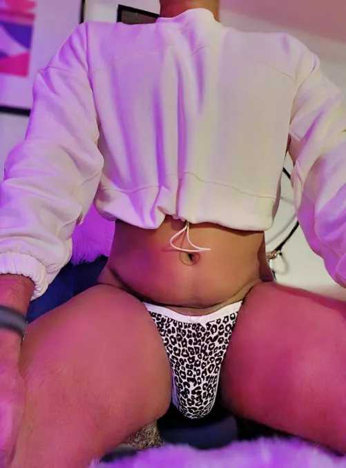 Would mistress love β€οΈ this brown boy in these beautiful panties?