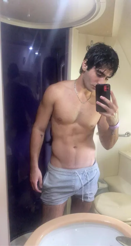 would u subscribe to my only fans?;)