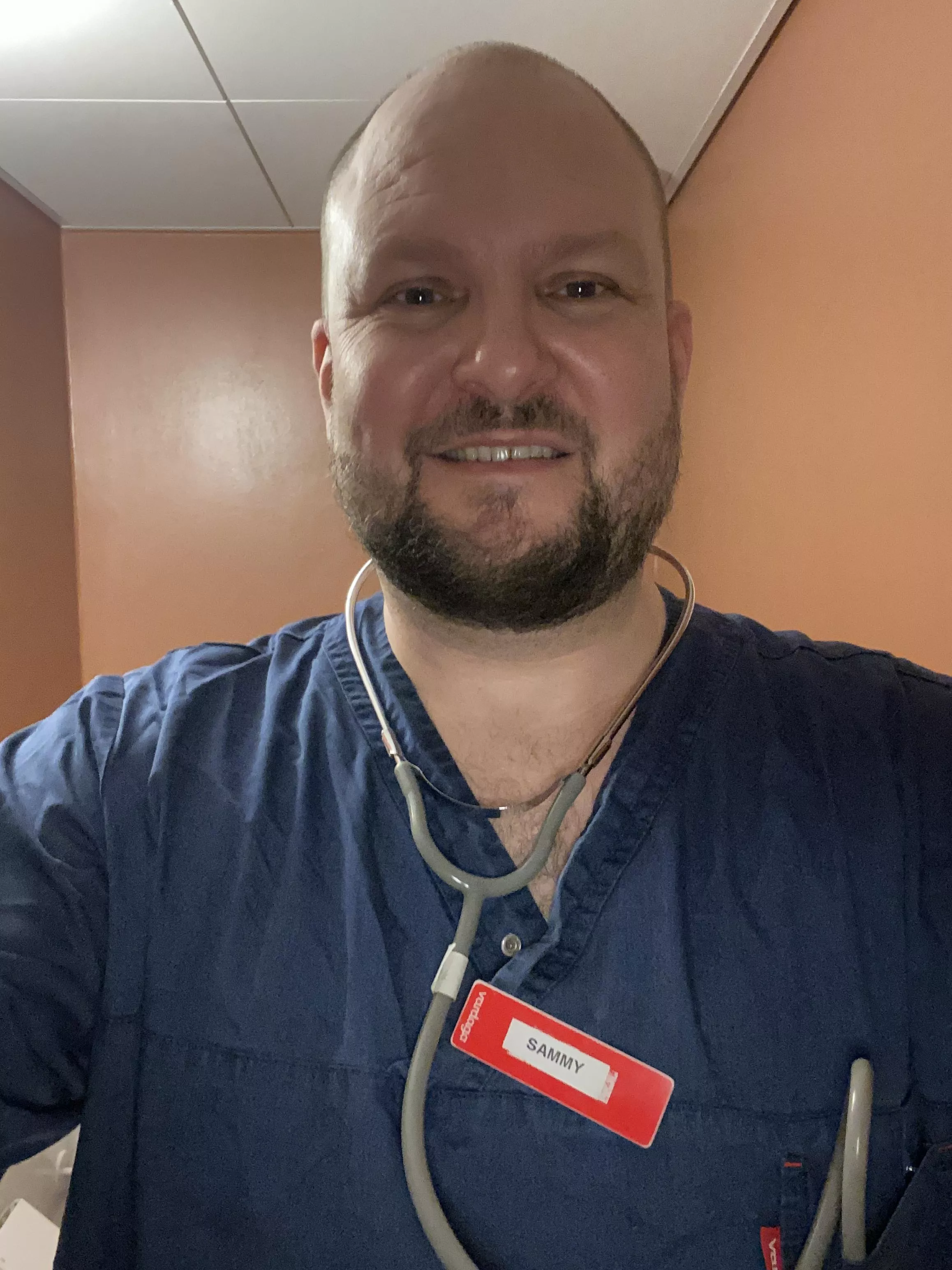 Would u want to visit my clinic? Take ur pants off , i Need to see if u have some problems with ur teeths ;)